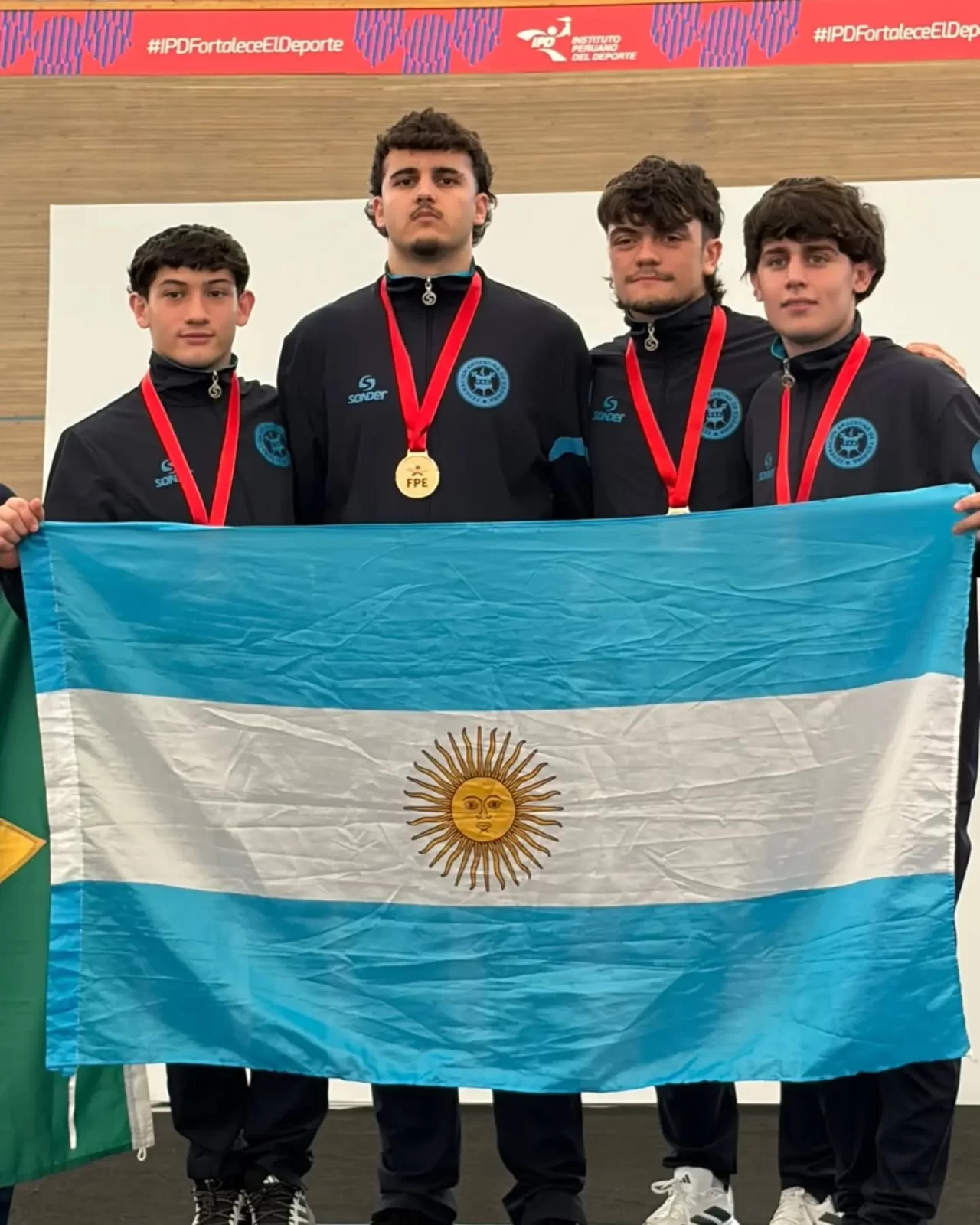 🏆 ¡Campeón en del mundo! 🇵🇪🤺