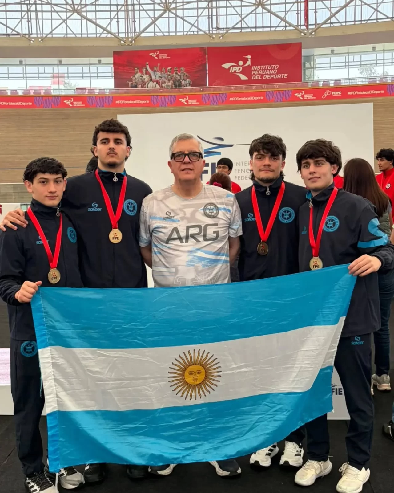 🏆 ¡Campeón en del mundo! 🇵🇪🤺