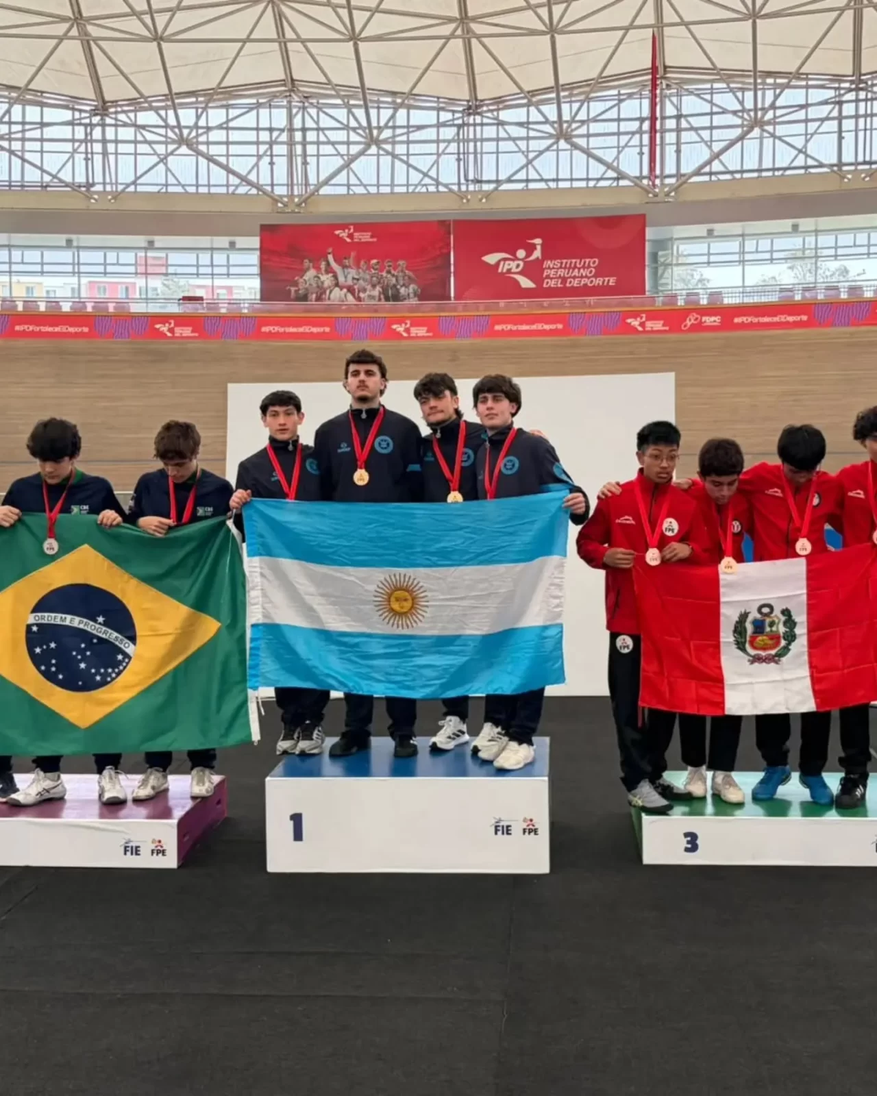 🏆 ¡Campeón en del mundo! 🇵🇪🤺